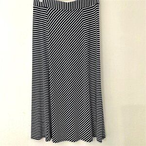 MAURICES MAXI SKIRT BLACK/WHITE  PLUS 1X